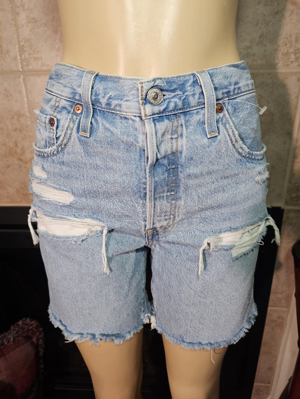 Levi's 501 Mid Thigh Denim Jean Shorts. Button Fly. Size 29